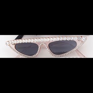 Mini Hollywood style sunglasses in pink NWT